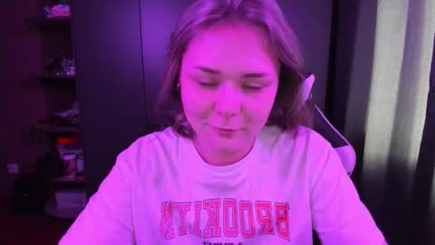 Snapshot of alli_zi chatting on 11.10.25 Blair online show from 11.10.25