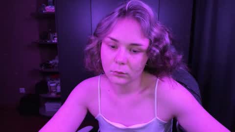 Snapshot of alli_zi chatting on 11.10.25 Blair online show from 11.10.25