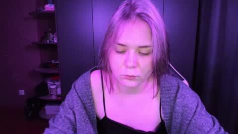 Snapshot of alli_zi chatting on 11.11.25 Blair online show from 11.11.25