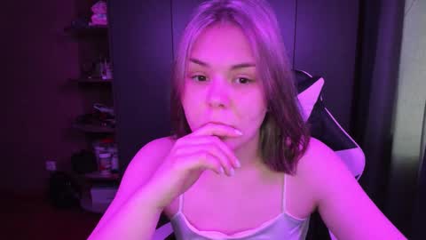 Snapshot of alli_zi chatting on 11.14.25 Blair online show from 11.14.25