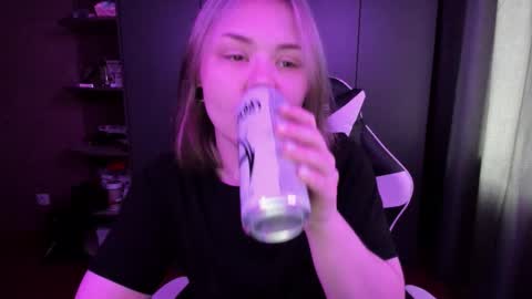 Snapshot of alli_zi chatting on 11.16.25 Blair online show from 11.16.25