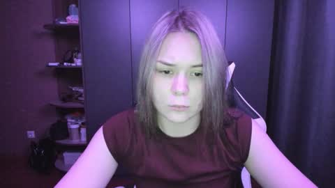 Snapshot of alli_zi chatting on 11.22.25 Blair online show from 11.22.25