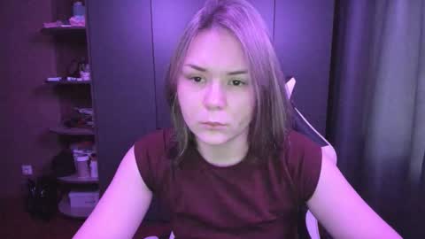 Snapshot of alli_zi chatting on 11.23.25 Blair online show from 11.23.25