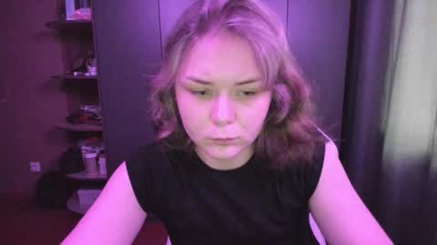 Snapshot of alli_zi chatting on 11.24.25 Blair online show from 11.24.25