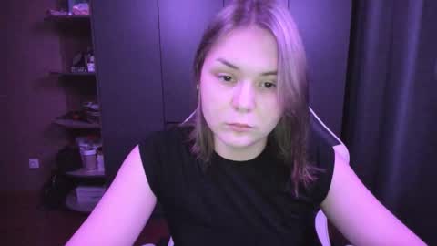 Snapshot of alli_zi chatting on 11.27.25 Blair online show from 11.27.25