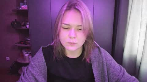 Snapshot of alli_zi chatting on 11.28.25 Blair online show from 11.28.25