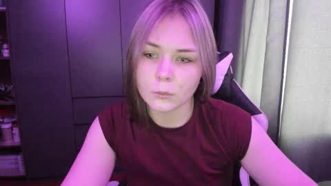 Snapshot of alli_zi chatting on 12.01.25 Blair online show from 12.01.25