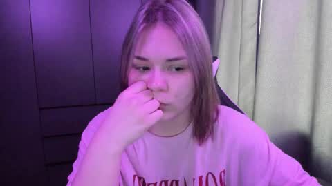 Snapshot of alli_zi chatting on 12.03.25 Blair online show from 12.03.25