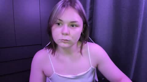 Snapshot of alli_zi chatting on 12.04.25 Blair online show from 12.04.25