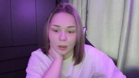 Snapshot of alli_zi chatting on 12.14.25 Blair online show from 12.14.25