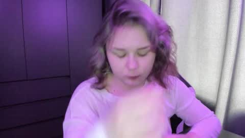 Snapshot of alli_zi chatting on 12.16.25 Blair online show from 12.16.25