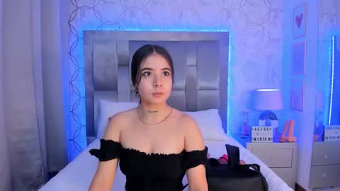 Snapshot of allicewinter chatting on 10.22.25 AlliceWinter online show from 10.22.25