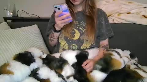 Snapshot of alliebearx chatting on 04.28.26 alliebearx online show from 04.28.26