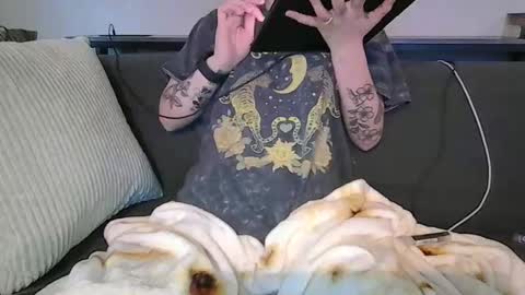 Snapshot of alliebearx chatting on 04.30.26 alliebearx online show from 04.30.26