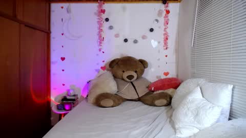 Allie  online show from 02.25.25