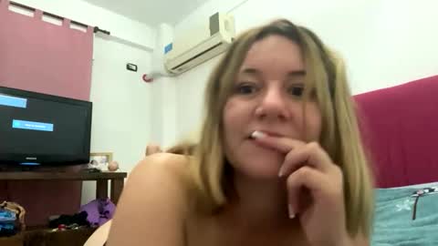 Snapshot of allisonlove2 chatting on 04.13.26 allisonlove2 online show from 04.13.26
