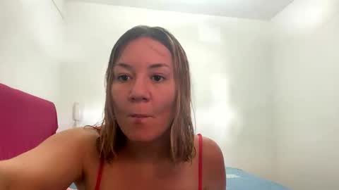 Snapshot of allisonlove2 chatting on 04.22.26 allisonlove2 online show from 04.22.26