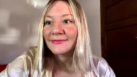 Snapshot of allisonlove2 chatting on 04.29.26 allisonlove2 online show from 04.29.26