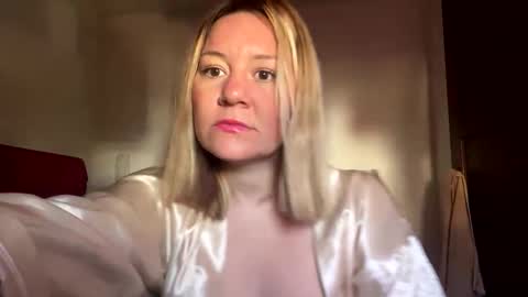 Snapshot of allisonlove2 chatting on 05.19.26 allisonlove2 online show from 05.19.26