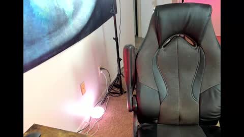 Snapshot of allisonmorganxx chatting on 12.12.24 Allison Morgan online show from 12.12.24