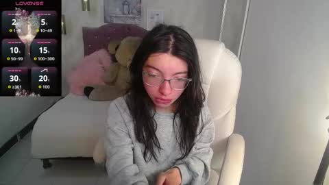 Snapshot of alllyson_ chatting on 11.19.25 alison online show from 11.19.25