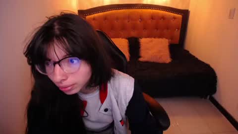 Snapshot of alllyson_ chatting on 06.19.26 alison online show from 06.19.26