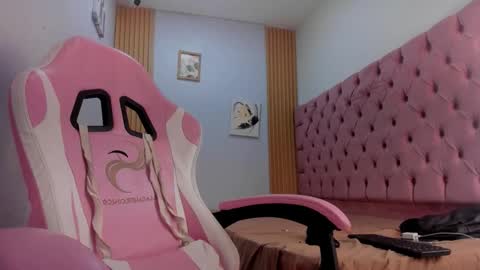 alluringangel01 online show from 11.12.25