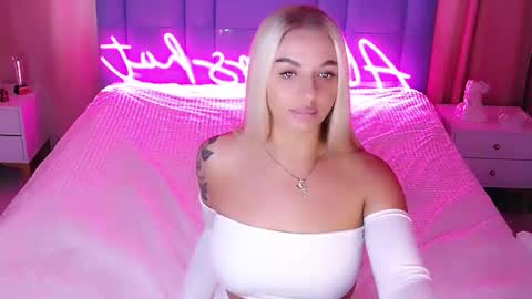 AlwaysHot online show from 10.28.25