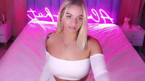 AlwaysHot online show from 11.25.25