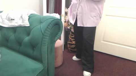 Snapshot of allyiah chatting on 04.30.26 online show from 04.30.26