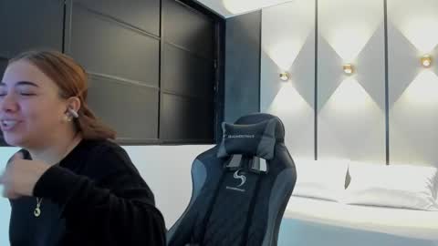 ALMA FENIX  online show from 09.10.25