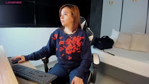 ALMA FENIX  online show from 10.17.25