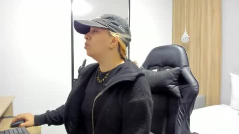 ALMA FENIX  online show from 12.19.25