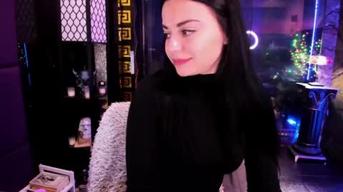 Snapshot of alma_pearl chatting on 05.25.26 Alma online show from 05.25.26