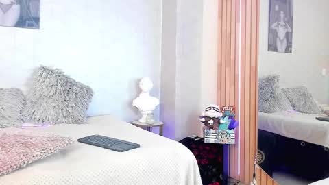 Snapshot of almabella__ chatting on 03.12.25 AlmaBella online show from 03.12.25