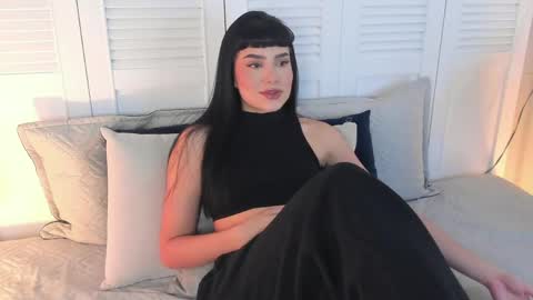 Snapshot of almablaze chatting on 05.04.26 Mia online show from 05.04.26
