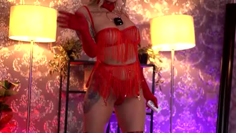 Snapshot of almavelia chatting on 11.15.25 Alma online show from 11.15.25