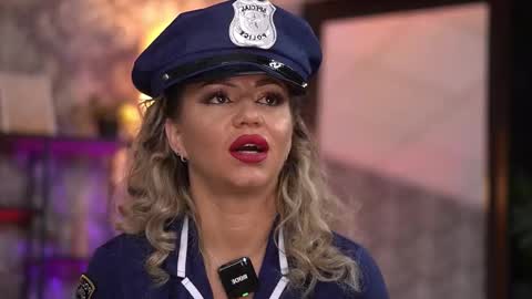 Snapshot of almavelia chatting on 12.13.25 Alma online show from 12.13.25