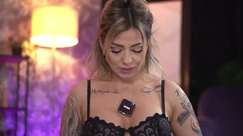 Snapshot of almavelia chatting on 01.13.26 Alma online show from 01.13.26