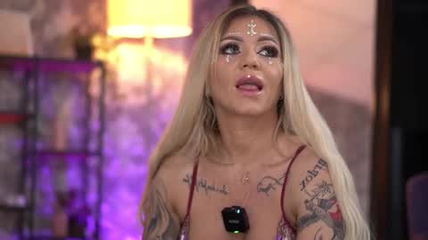 Snapshot of almavelia chatting on 01.17.26 Alma online show from 01.17.26