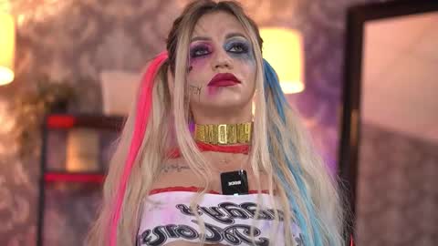 Snapshot of almavelia chatting on 01.18.26 Alma online show from 01.18.26