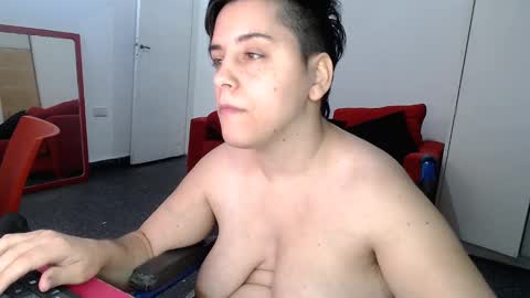 Snapshot of almondonwheels chatting on 12.29.24 Almond online show from 12.29.24