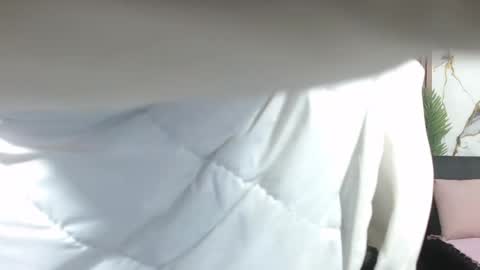 Snapshot of alonddra_tay chatting on 04.22.26 alonddra_tay online show from 04.22.26