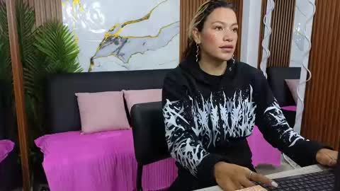 Snapshot of alonddra_tay chatting on 04.29.26 alonddra_tay online show from 04.29.26