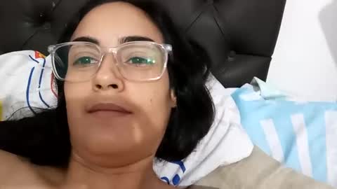 Snapshot of alondracc chatting on 10.09.25 Contreras online show from 10.09.25