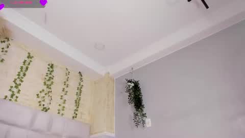 Snapshot of alondrasoomer chatting on 06.19.26 ALONDRA CUTE online show from 06.19.26