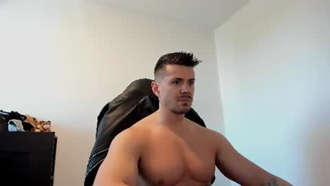 Snapshot of alphagodleatherking92 chatting on 06.18.26 LeatherMaster online show from 06.18.26