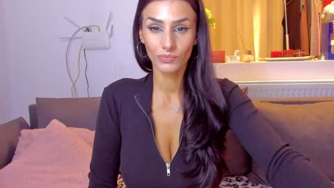 Snapshot of alphaqueenx chatting on 11.16.25 Michelle online show from 11.16.25