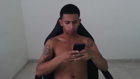 Snapshot of alphas_latins chatting on 04.18.26 alphas_latins online show from 04.18.26