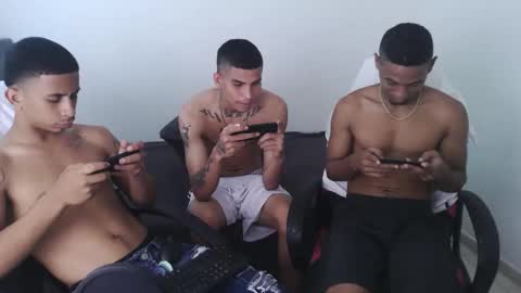 Snapshot of alphas_latins chatting on 05.19.26 alphas_latins online show from 05.19.26